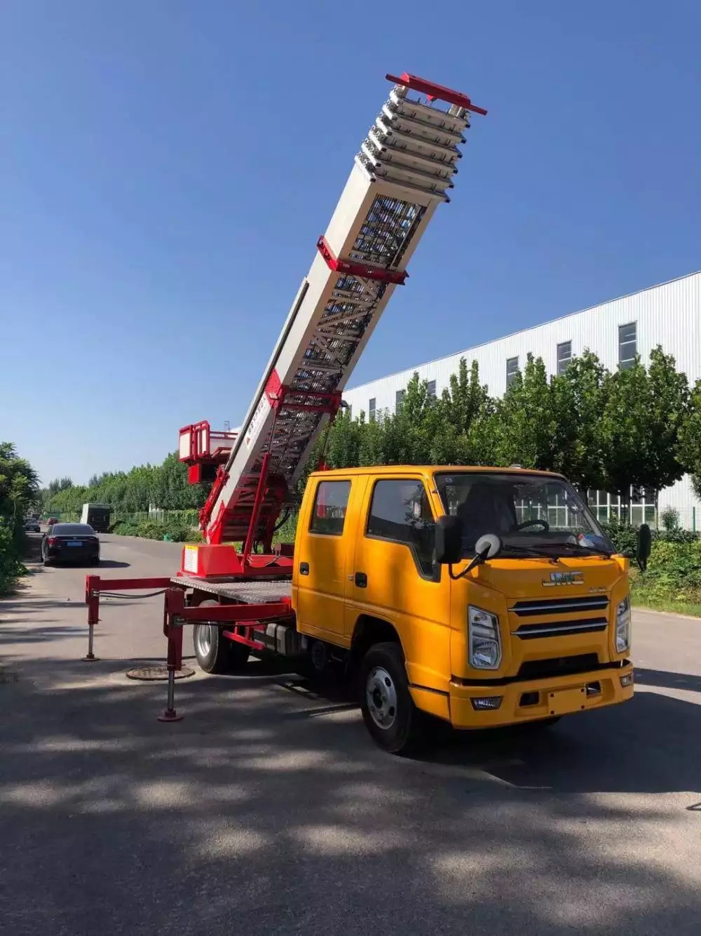 和县附近的云梯车出租服务：轻松解决高空作业需求