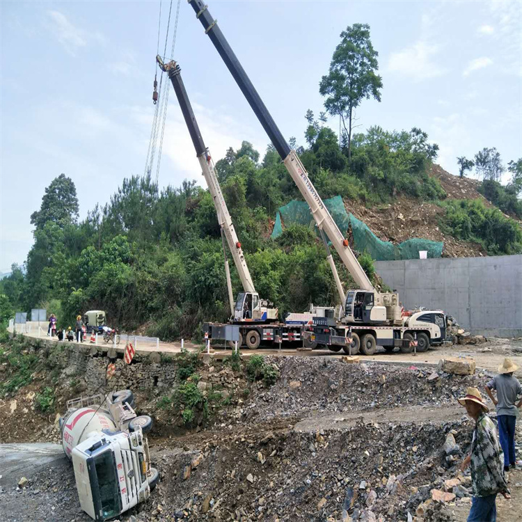 和县汽车掉沟里叫吊车救援要多少钱